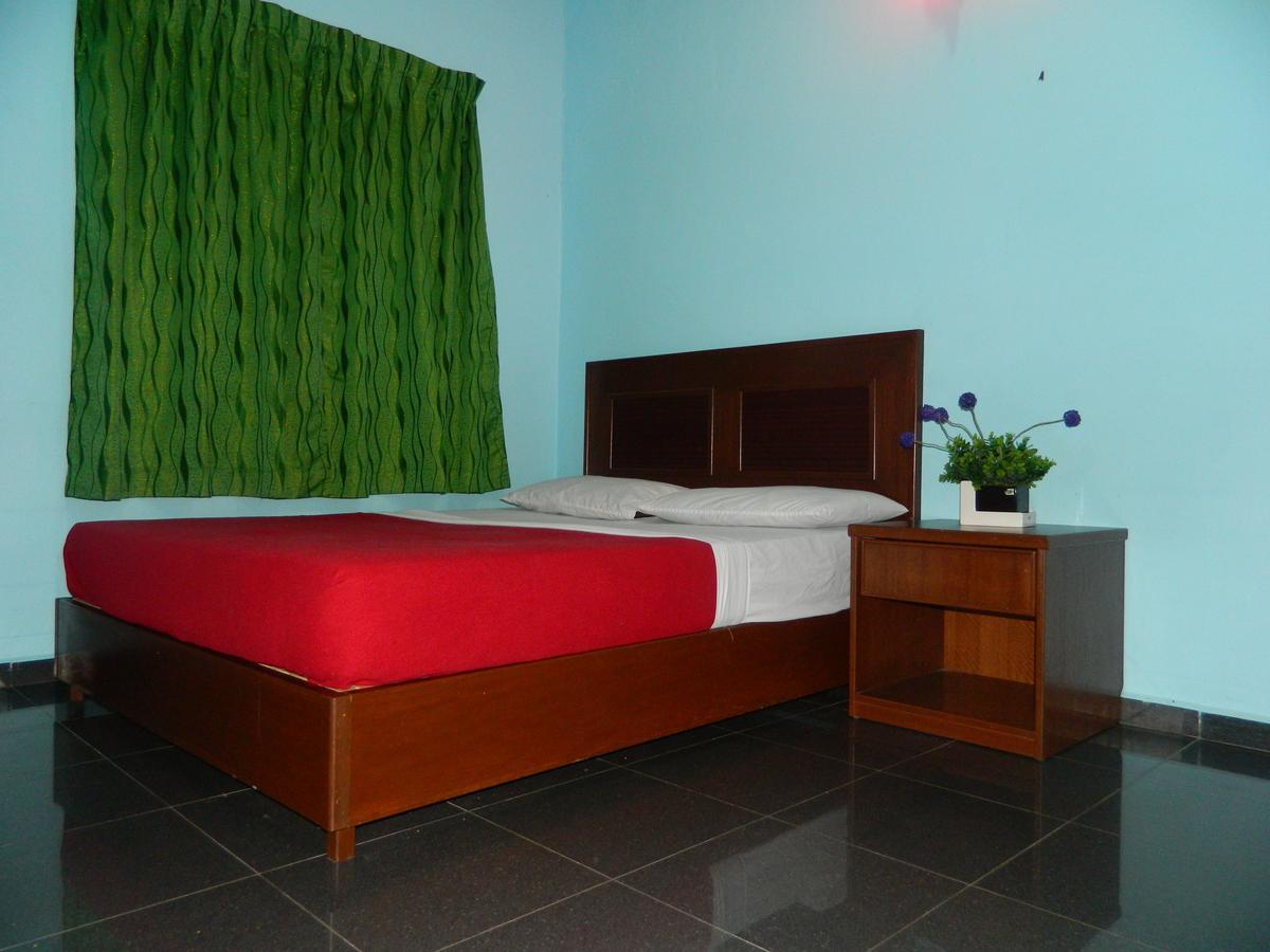 River Side Hotel Mersing Quarto foto